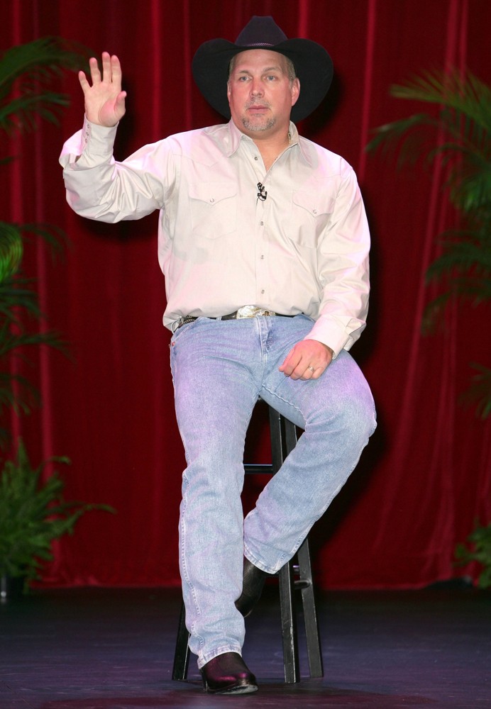 Garth Brooks;<br>Garth Brooks Announces That He Will Come Out of Retirement to Perform A Series of Special Engagement