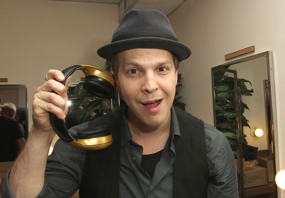 Gavin DeGraw;<br>Carrera Presents Perez Hilton's One Night in Los Angeles - VIP Room - Inside