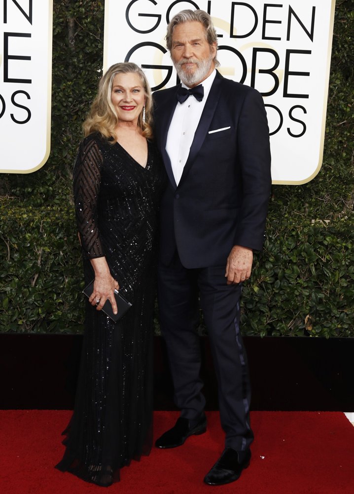 Jeff Bridges Picture 95 - 74th Golden Globe Awards - Arrivals