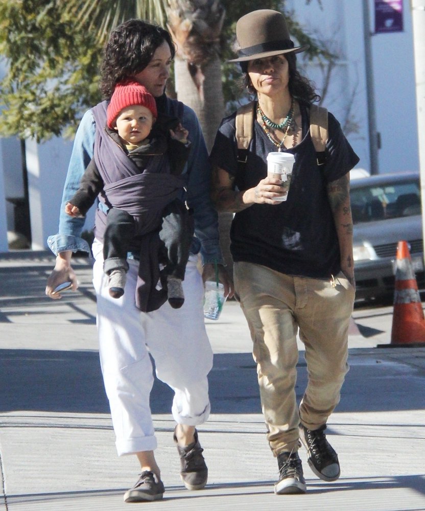 Sara Gilbert and Linda Perry Take A New Years Day Walk