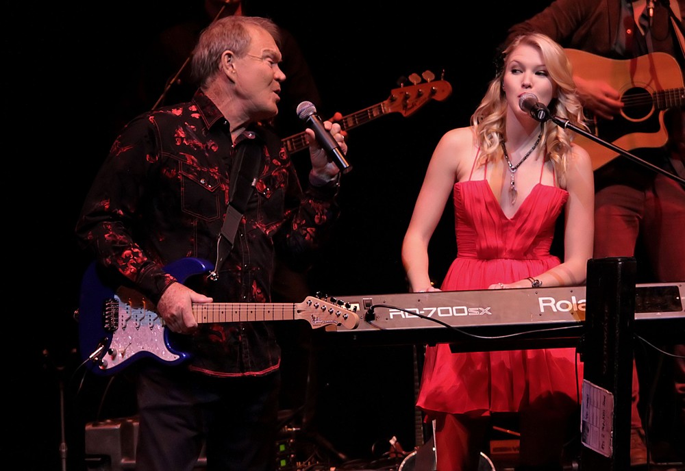 Glen Campbell;<br>Glen Campbell Performing His Good Times - The Final Farewell Tour