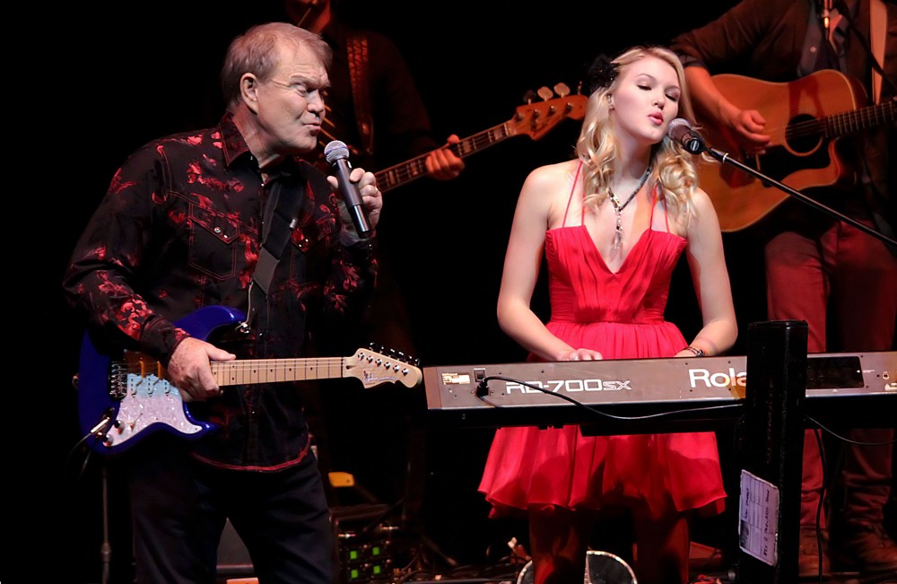 Glen Campbell;<br>Glen Campbell Performing His Good Times - The Final Farewell Tour