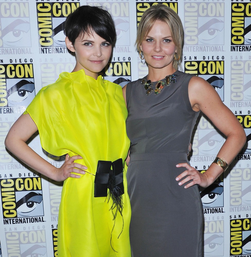Ginnifer Goodwin;Jennifer Morrison;<br>Comic Con 2011 - Celebrities at The Convention Centre - The Once Upon A Time Press Conference