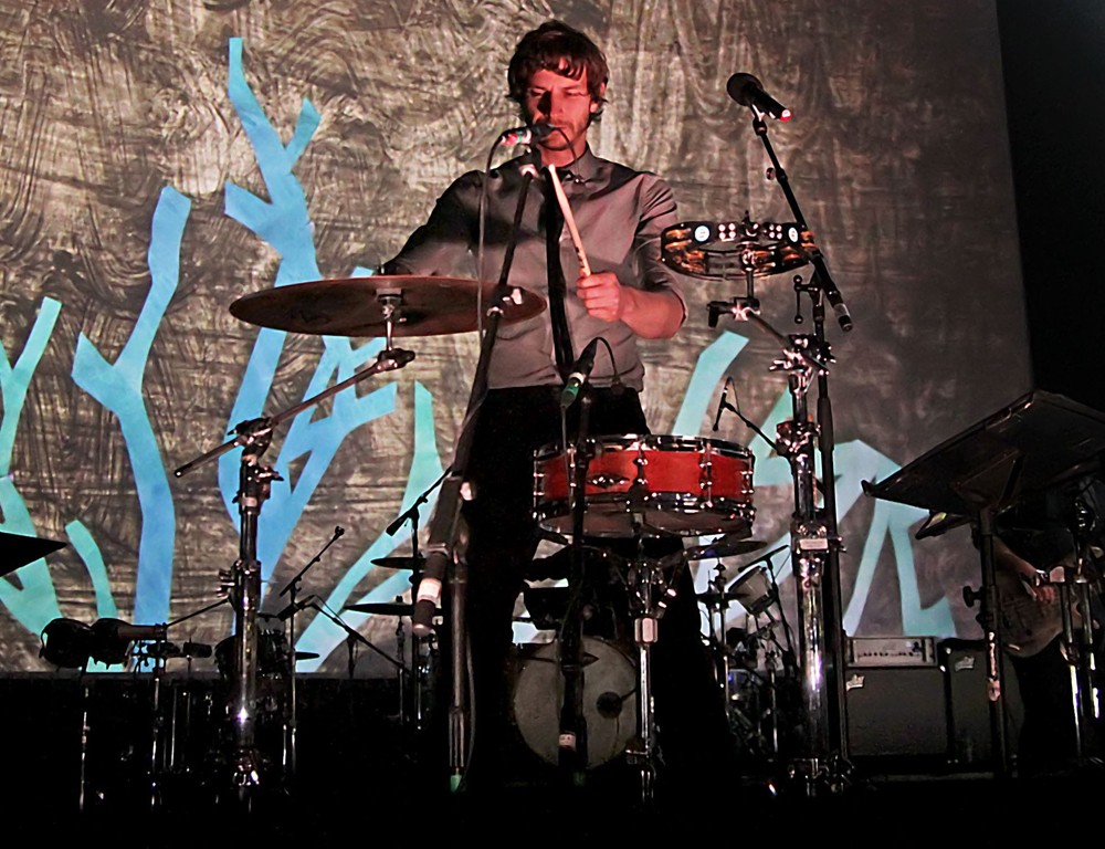 Gotye;<br>Gotye Performing