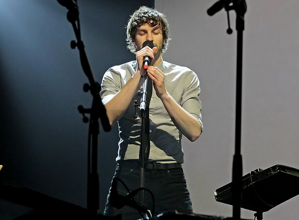 Gotye;<br>Gotye Performing