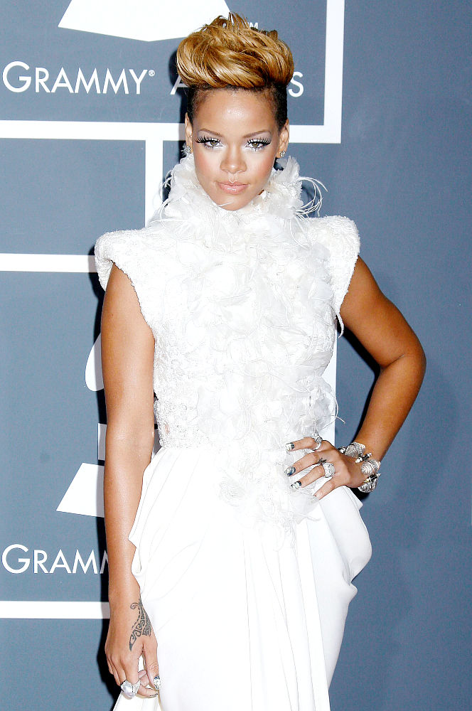 Rihanna Prefers Adopting to Giving Birth