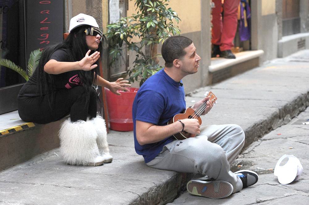 Snooki;Vinny Guadagnino;<br>Jersey Shore Cast Members Decide to do Some Busking in Order to Make A Little Extra Money