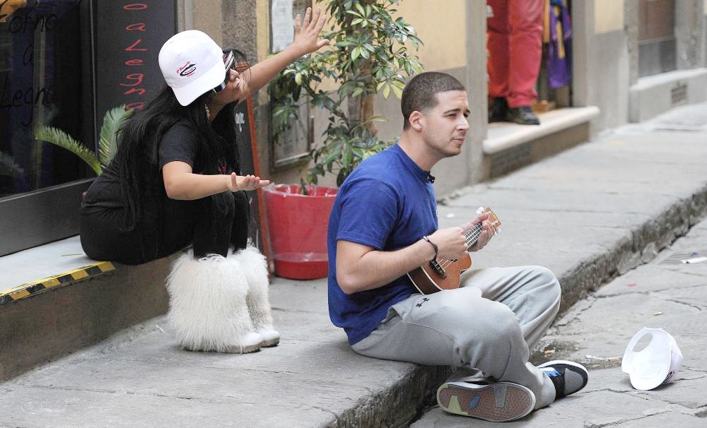 Snooki;Vinny Guadagnino;<br>Jersey Shore Cast Members Decide to do Some Busking in Order to Make A Little Extra Money