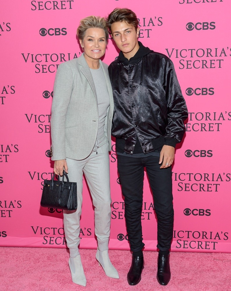 Yolanda Hadid, Anwar Hadid<br>2015 Victoria's Secret Fashion Show - Pink Carpet