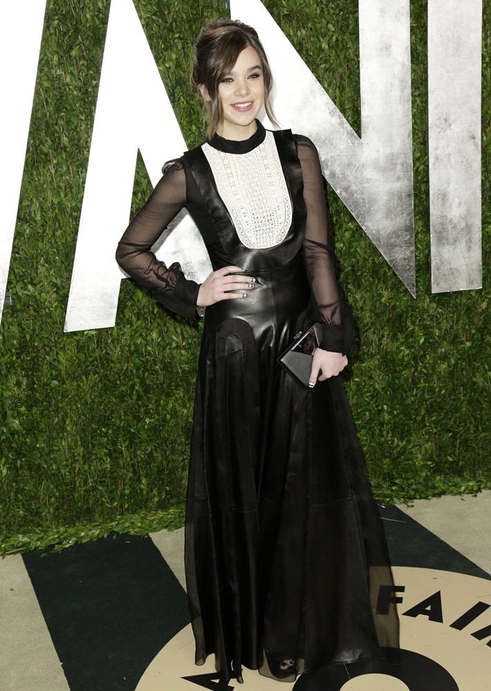 Hailee Steinfeld;<br>2013 Vanity Fair Oscar Party - Arrivals