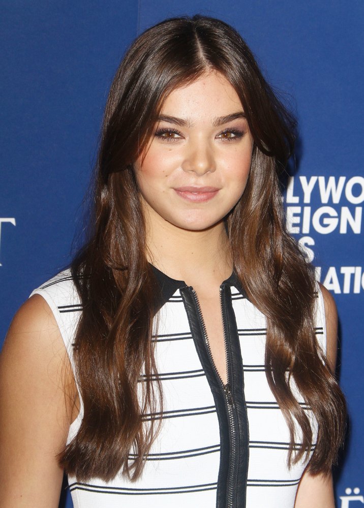 Hailee Steinfeld;<br>The Hollywood Foreign Press Association's Grants Banquet