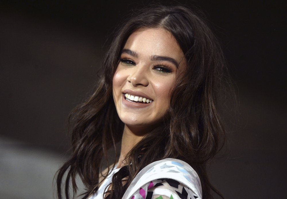 HaileeSteinfeld Picture 1 - Hailee Steinfeld Performing on NBC's Today