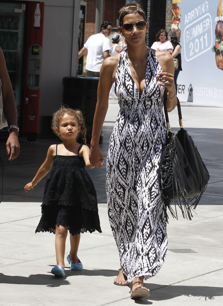 Nahla Ariela Aubry;Halle Berry;<br>Halle Berry with Nahla Ariela Aubry at West Field Mall