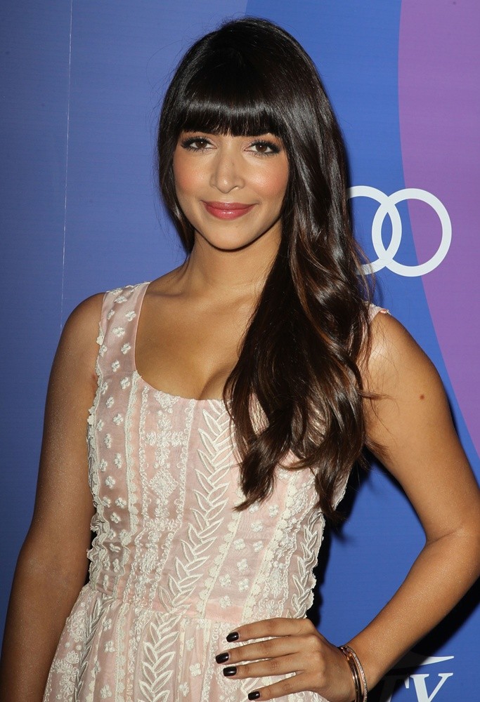 Hannah Simone Photo