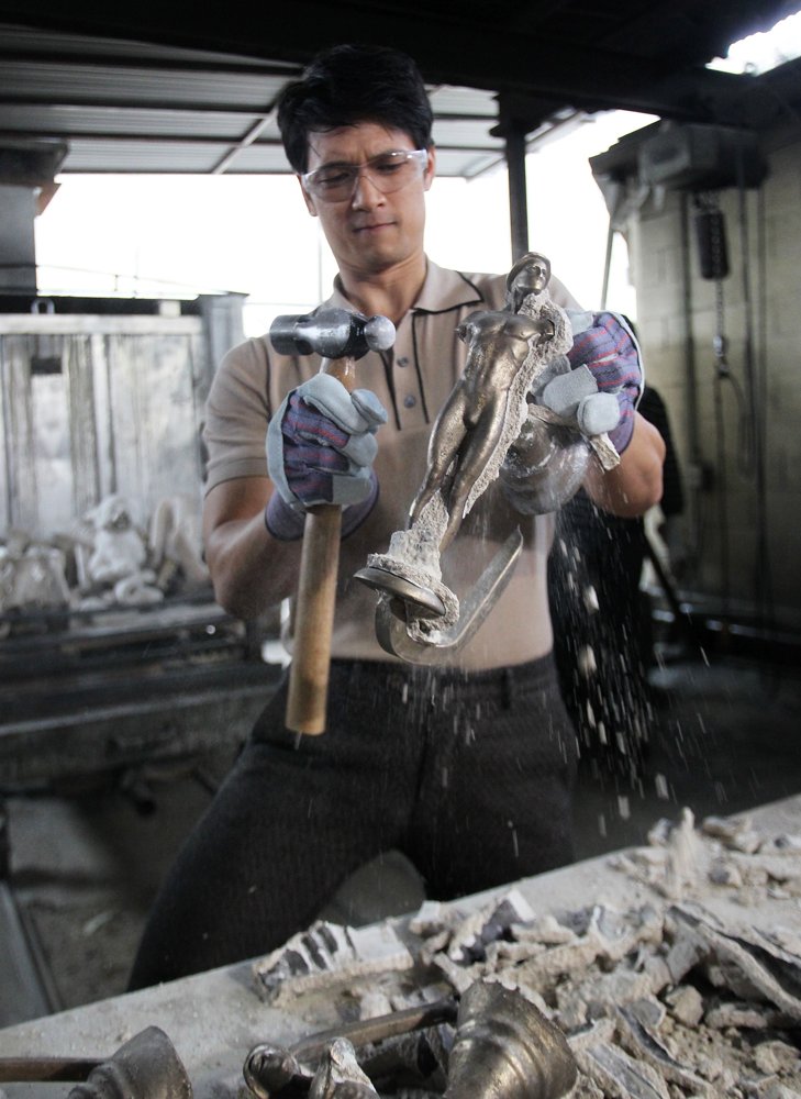 Harry Shum Jr.;<br>SAG Awards Pouring of Statuette 2019