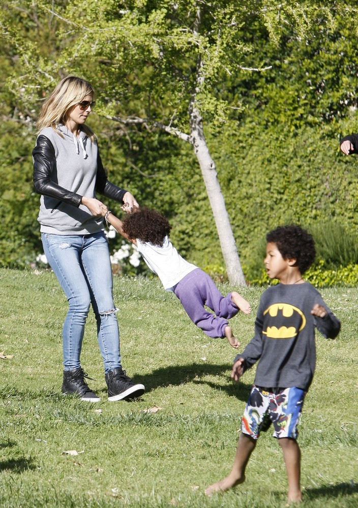 Heidi Klum;Lou Sulola Samuel;Henry Samuel;<br>Heidi Klum on A Family Day Out