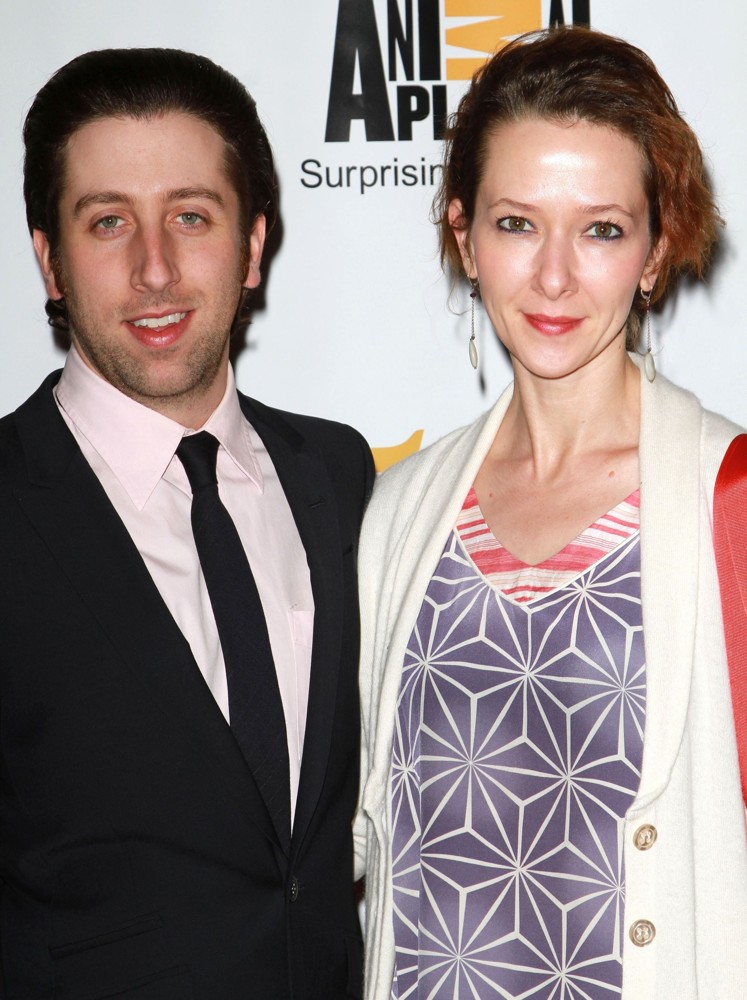 Simon Helberg;Jocelyn Towne;<br>25th Anniversary Genesis Awards - Arrivals