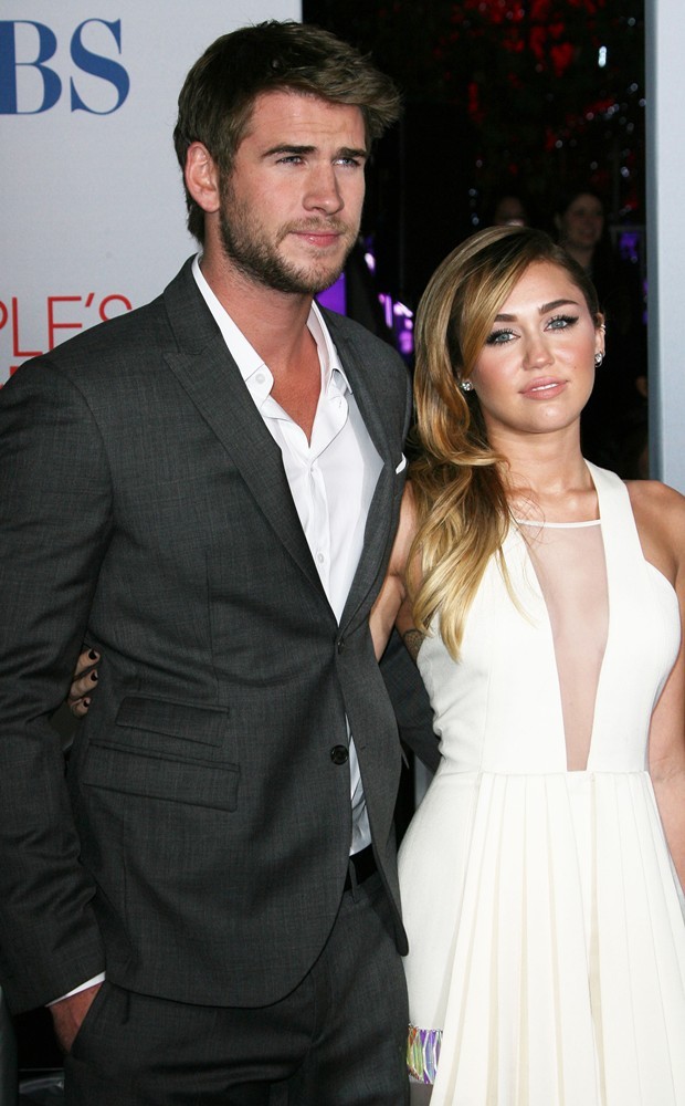 Liam Hemsworth;Miley Cyrus;<br>2012 People's Choice Awards - Arrivals