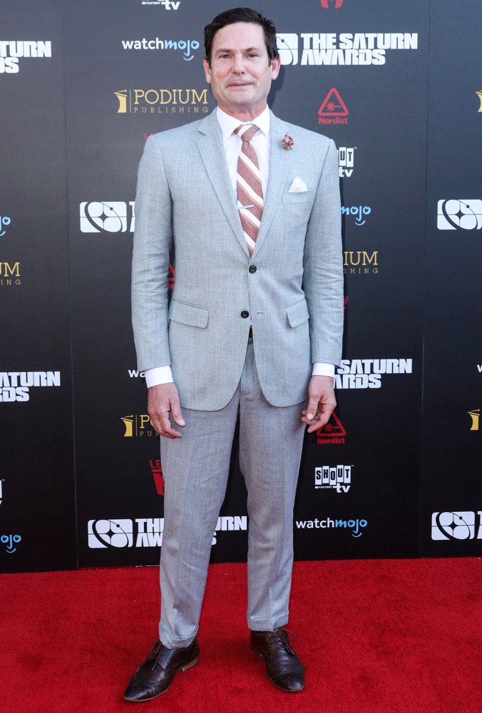 Henry Thomas Pictures, Latest News, Videos.