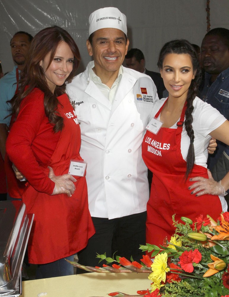 Jennifer Love Hewitt;Antonio Villaraigosa;Kim Kardashian;<br>75th Anniversary of The Los Angeles Mission Serving Thanksgiving Dinner to The Homeless