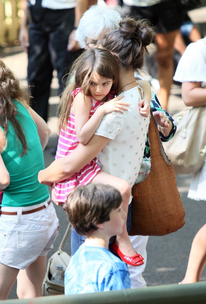 Suri Cruise;Katie Holmes;<br>Katie Holmes and Suri Cruise Spend The Afternoon at The Central Park Zoo