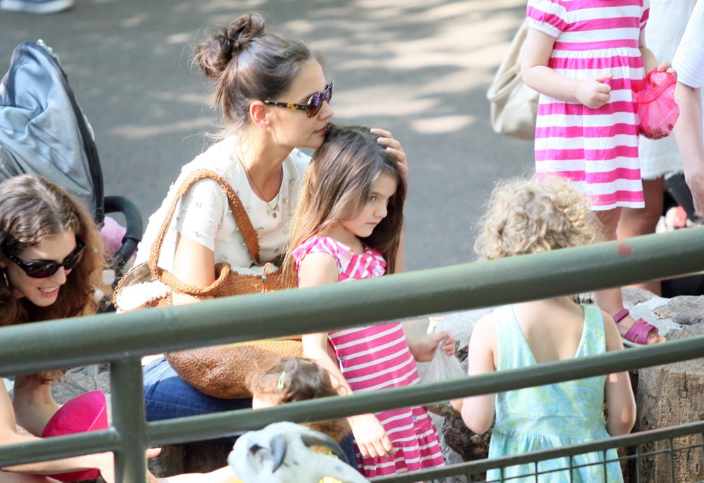Katie Holmes;Suri Cruise;<br>Katie Holmes and Suri Cruise Spend The Afternoon at The Central Park Zoo
