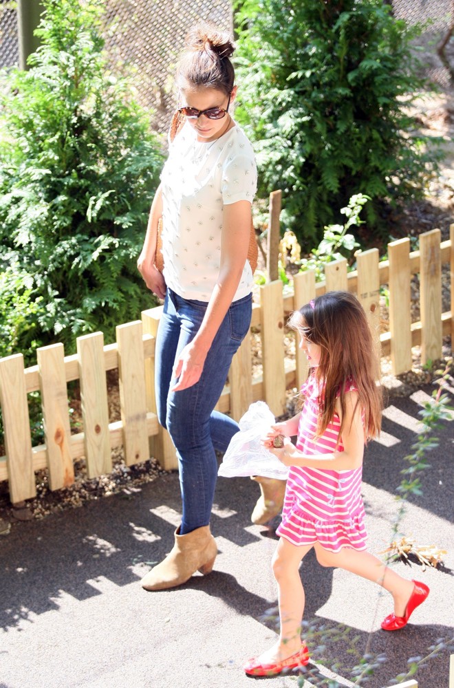 Katie Holmes;Suri Cruise;<br>Katie Holmes and Suri Cruise Spend The Afternoon at The Central Park Zoo
