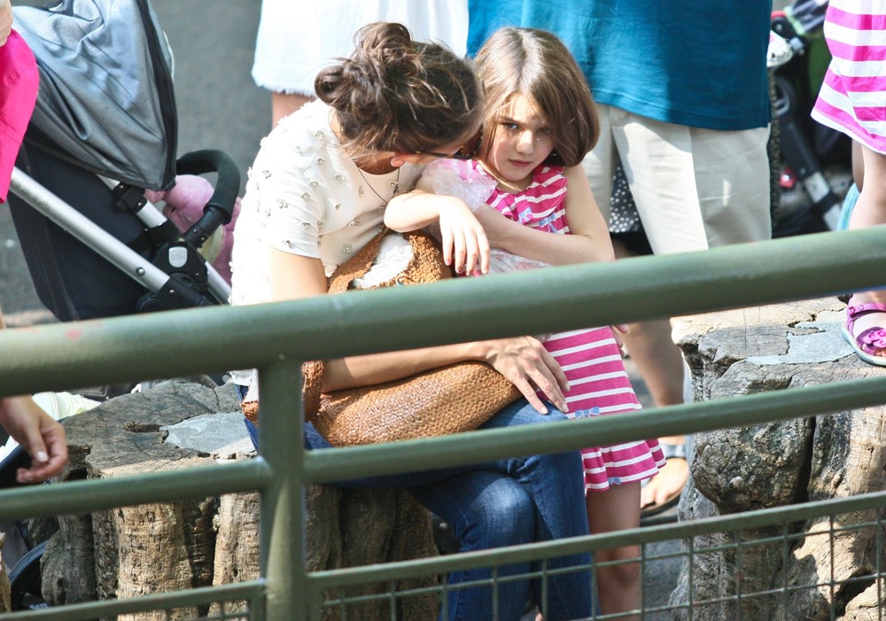 Katie Holmes;Suri Cruise;<br>Katie Holmes and Suri Cruise Spend The Afternoon at The Central Park Zoo