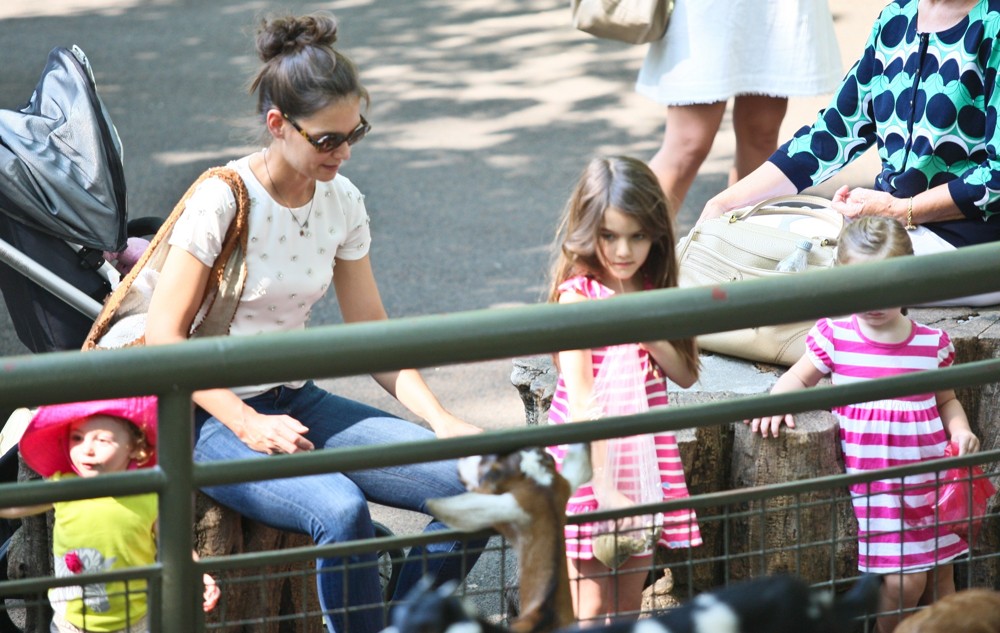 Katie Holmes;Suri Cruise;<br>Katie Holmes and Suri Cruise Spend The Afternoon at The Central Park Zoo