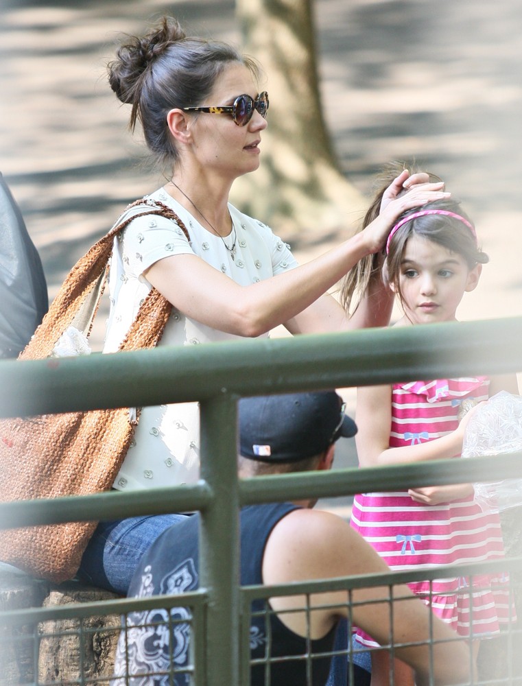 Katie Holmes;Suri Cruise;<br>Katie Holmes and Suri Cruise Spend The Afternoon at The Central Park Zoo