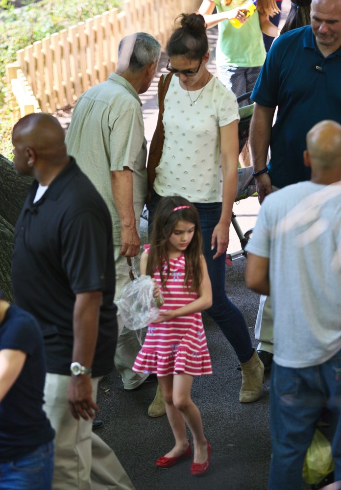 Katie Holmes;Suri Cruise;<br>Katie Holmes and Suri Cruise Spend The Afternoon at The Central Park Zoo