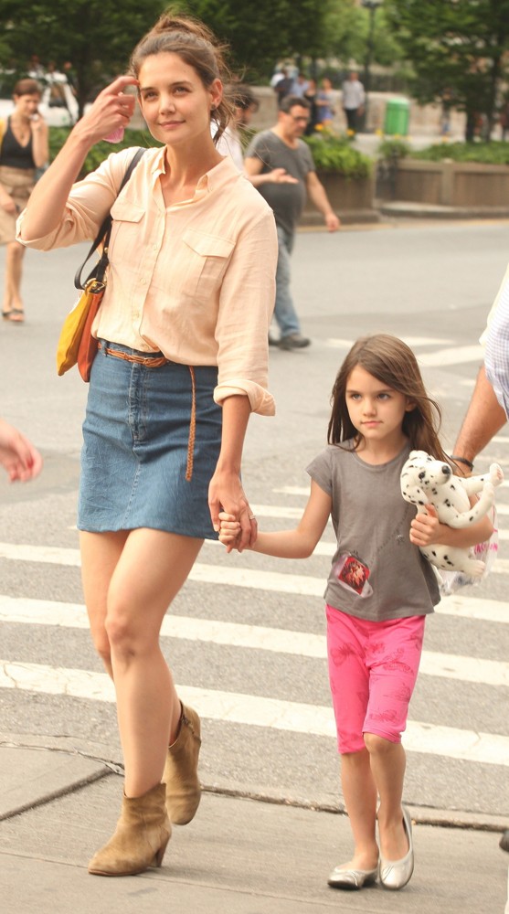 Katie Holmes;Suri Cruise;<br>Katie Holmes Walk Around Union Square with Suri Cruise