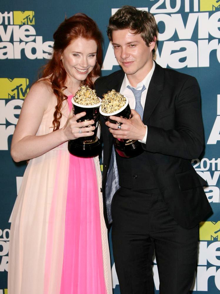 Bryce Dallas Howard;Xavier Samuel;<br>2011 MTV Movie Awards - Press Room