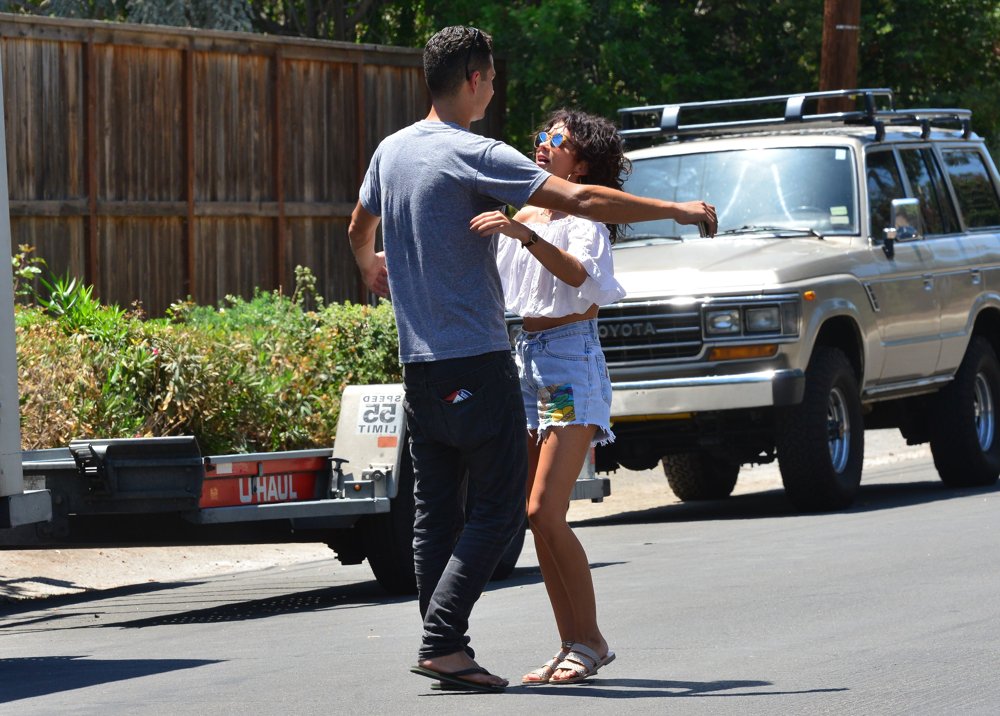 Sarah Hyland and Wells Adams Takes Their Relationship to The Next Level