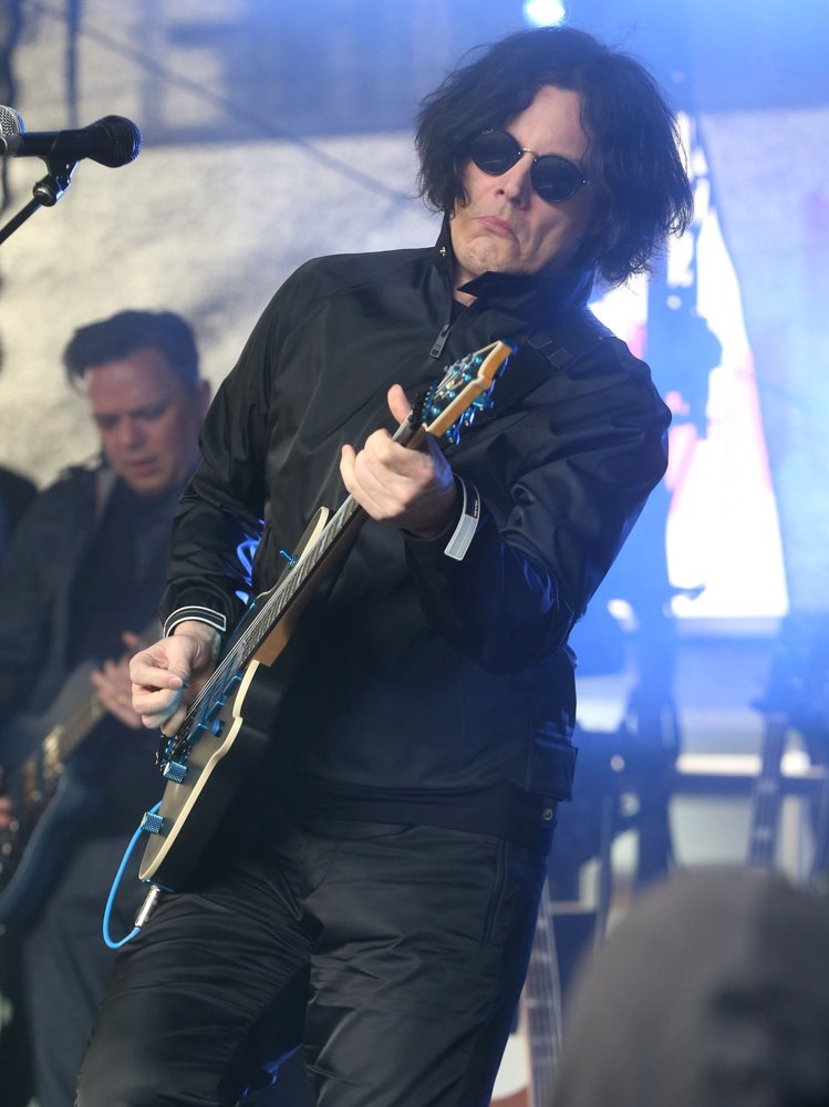 Jack White;<br>Jack White Plays A Surprise Gig