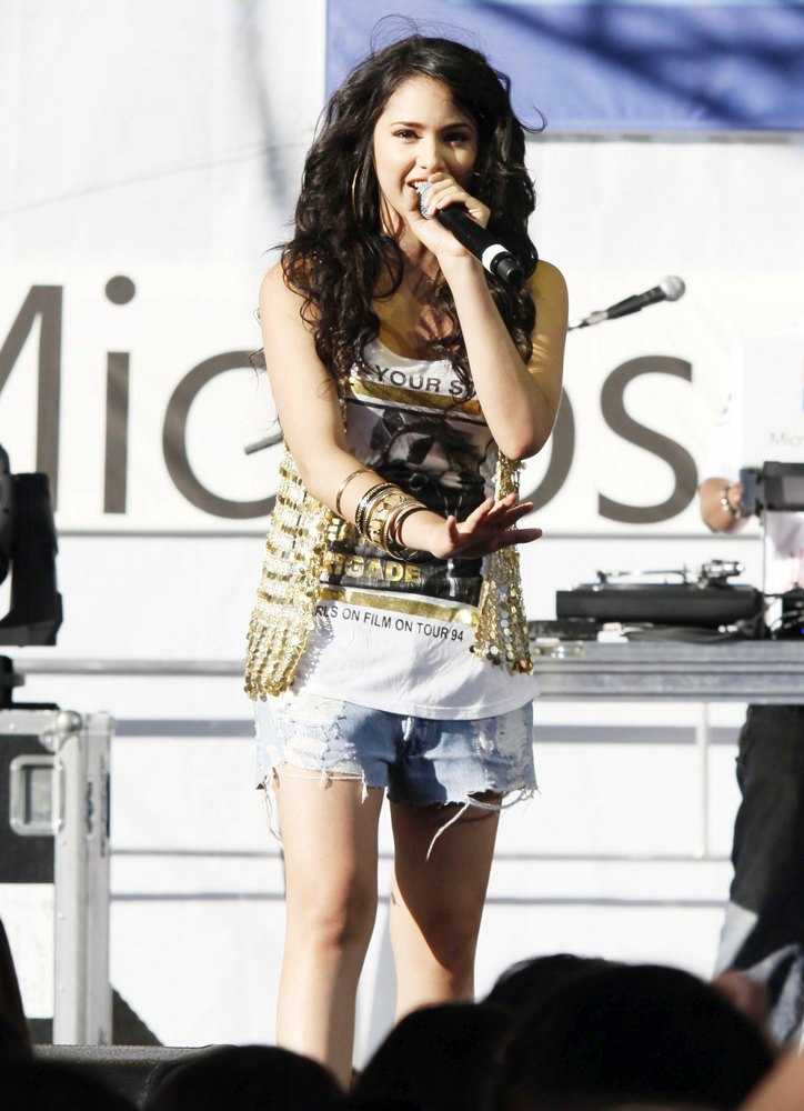Jasmine V;<br>The Opening Act at A Concert Sponsored by Microsoft