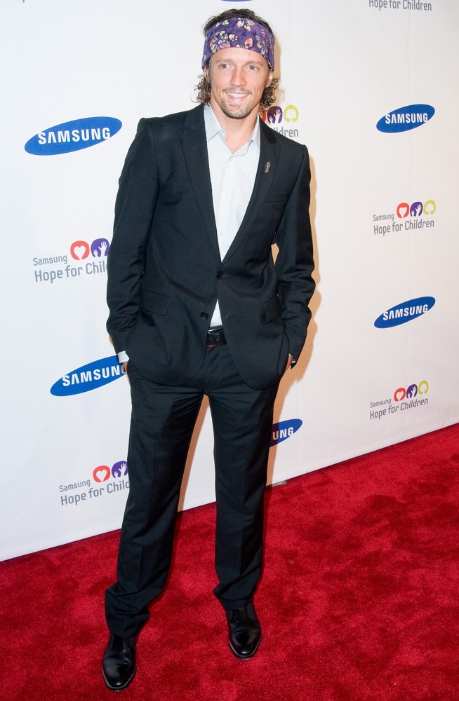 Jason Mraz;<br>2011 Samsung Hope for Children Benefit Gala - Arrivals