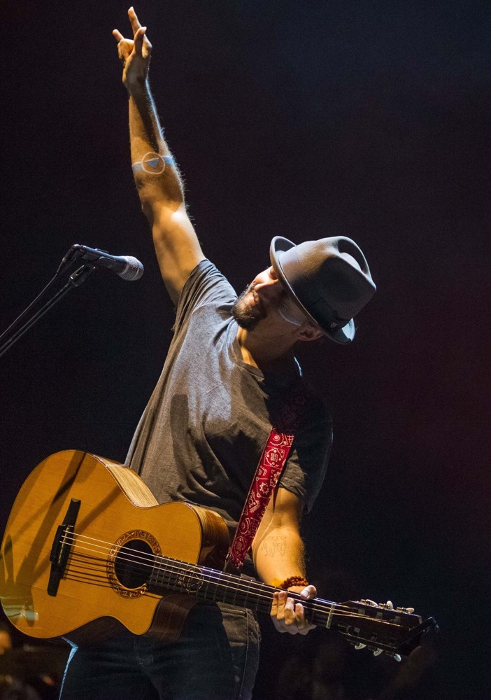 Jason Mraz;<br>Jason Mraz Performs Live