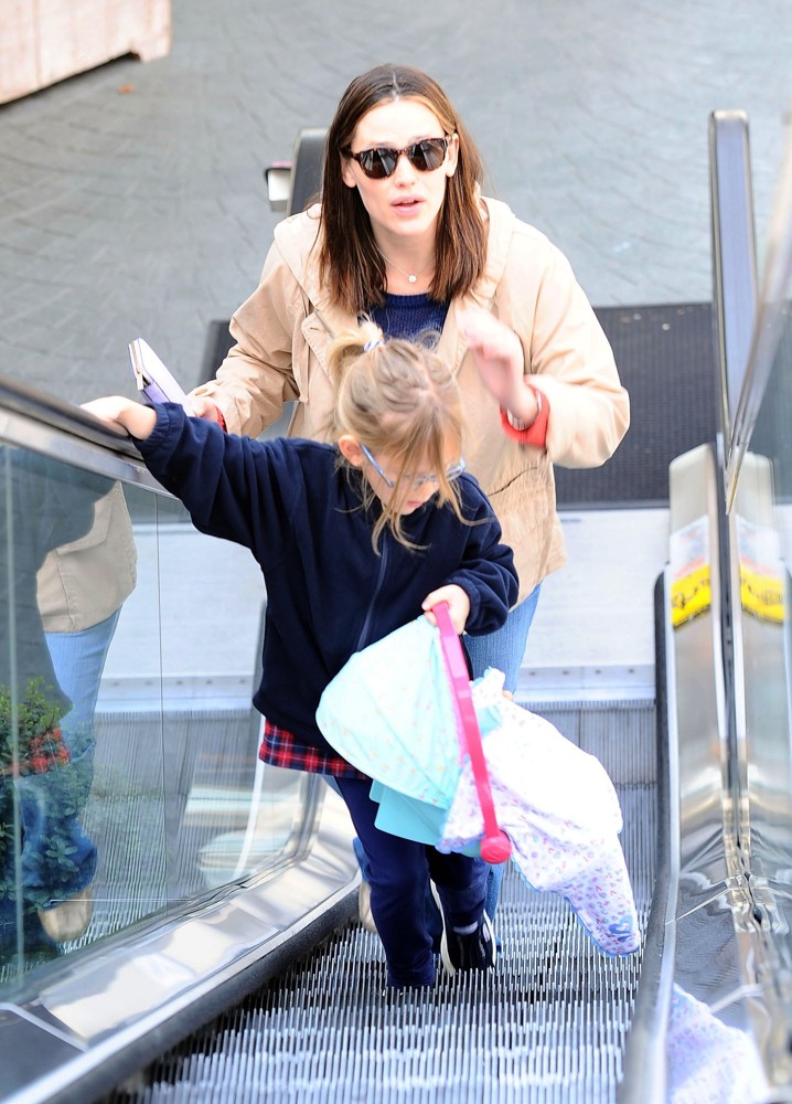 Jennifer Garner;Violet Affleck;<br>Jennifer Garner with Violet Affleck After Visiting The Doctors