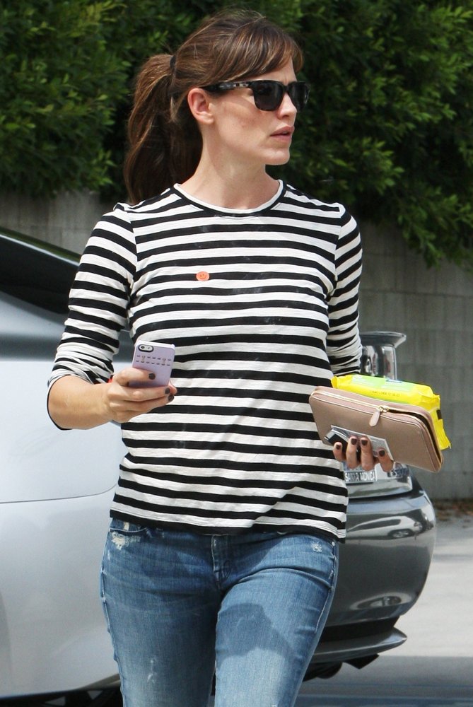 Jennifer Garner Out and About in Beverly Hills