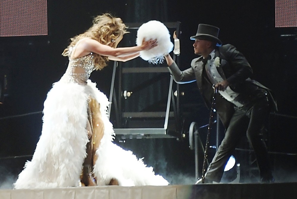 Jennifer Lopez;<br>Jennifer Lopez Performing Live in Concert on The Opening Night of Her Tour with Enrique Iglesias