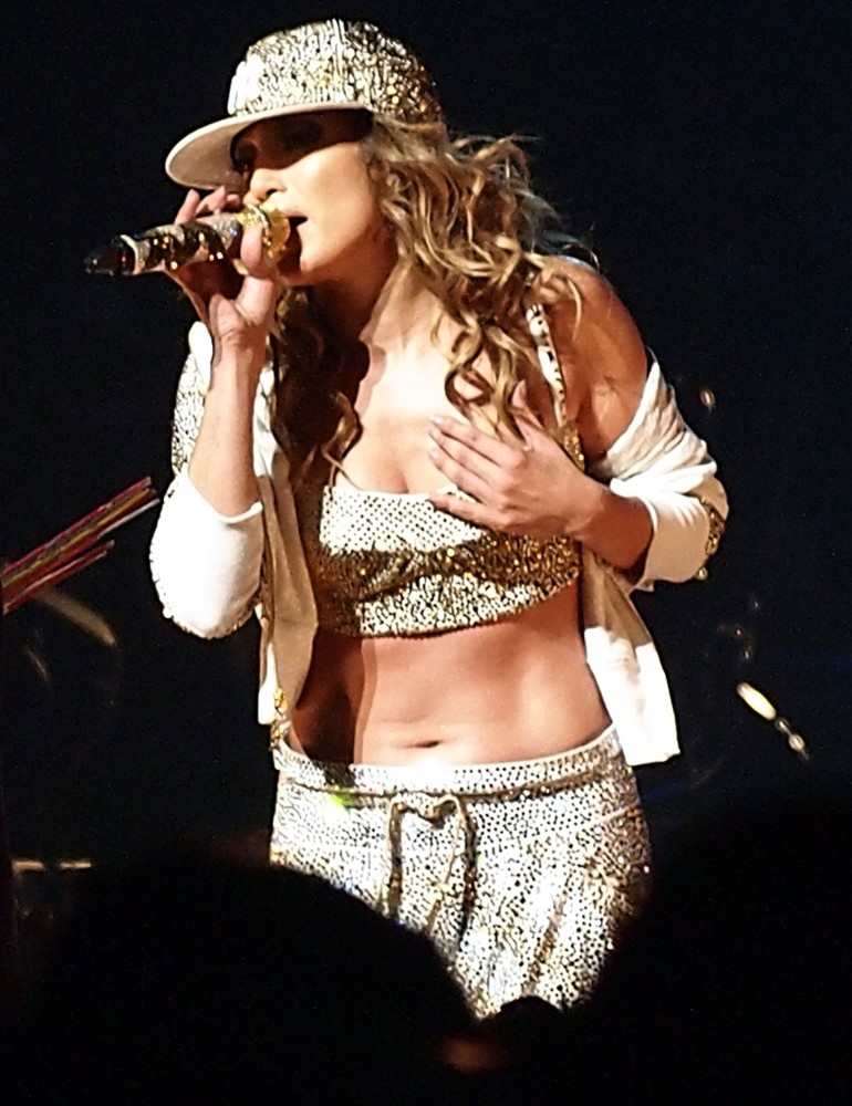 Jennifer Lopez;<br>Jennifer Lopez Performing Live in Concert on The Opening Night of Her Tour with Enrique Iglesias