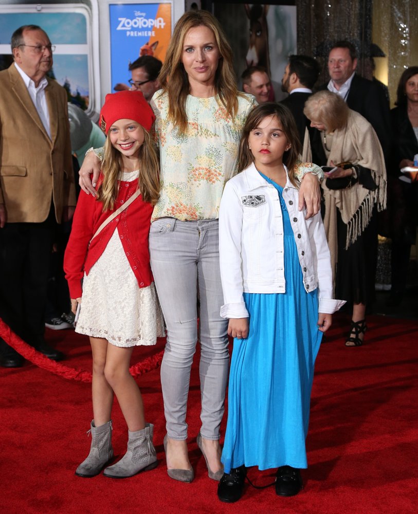 Jessalyn Gilsig Pictures, Latest News, Videos.