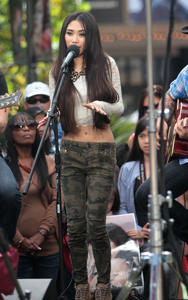 Jessica Sanchez;<br>Celebrities to Appear on Entertainment News Show Extra