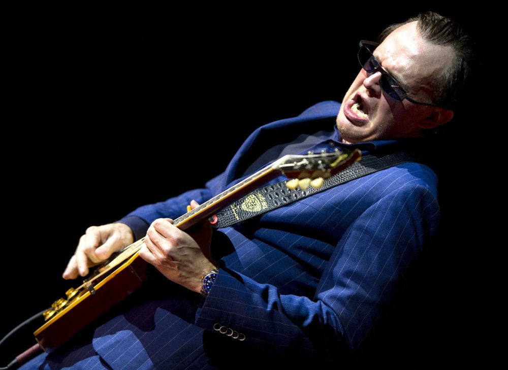 Joe Bonamassa Pictures with High Quality Photos