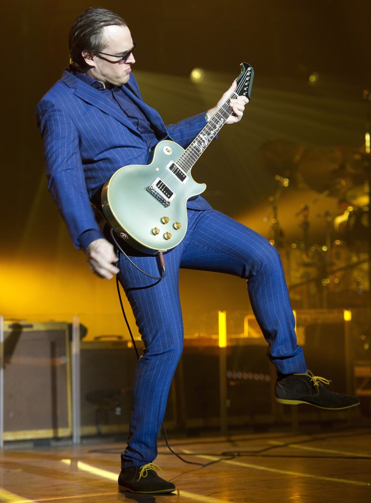 Joe Bonamassa Pictures with High Quality Photos
