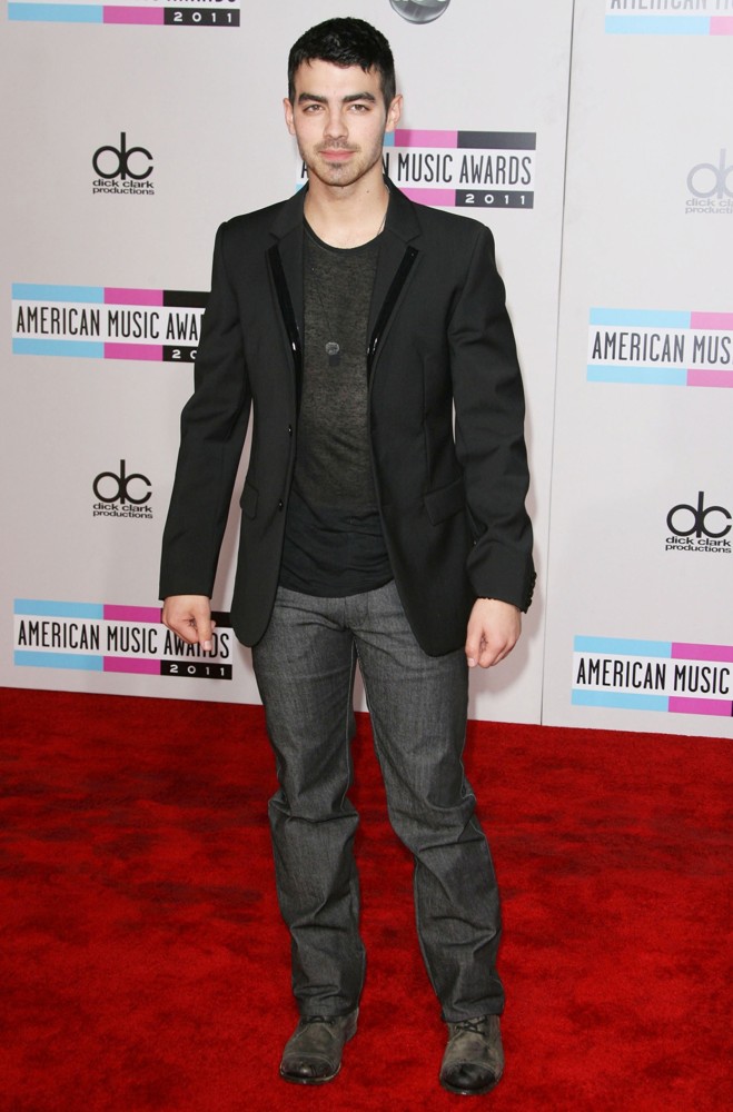 Joe Jonas;Jonas Brothers;<br>2011 American Music Awards - Arrivals