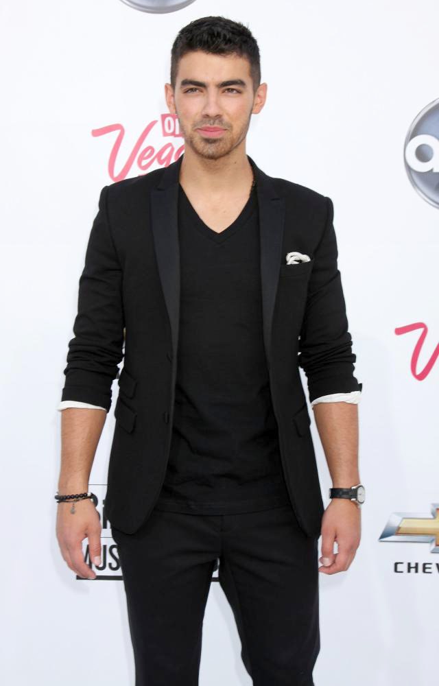 Joe Jonas;<br>The 2011 Billboard Music Awards - Arrivals