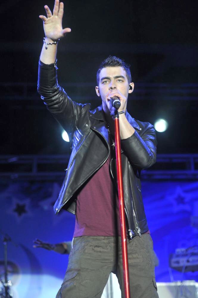 Joe Jonas;Jonas Brothers;<br>B96 Pepsi SummerBash 2011