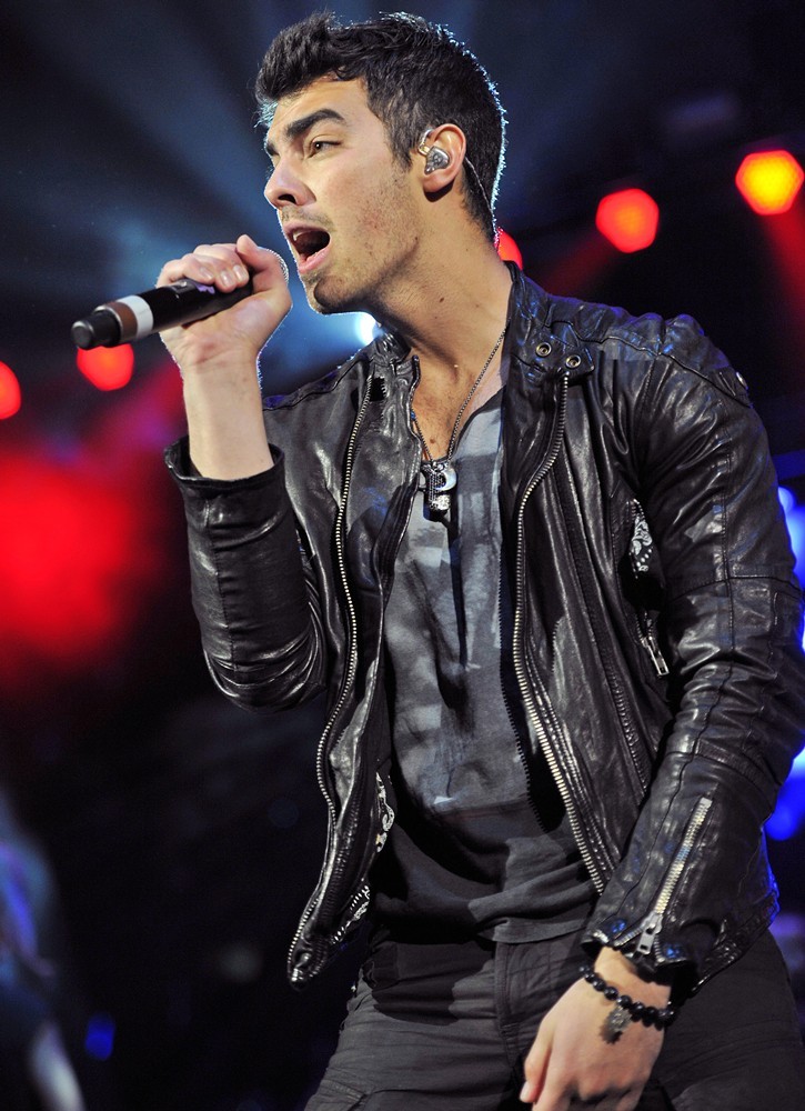 Joe Jonas;<br>B96 Sobe Lifewater Jingle Bash